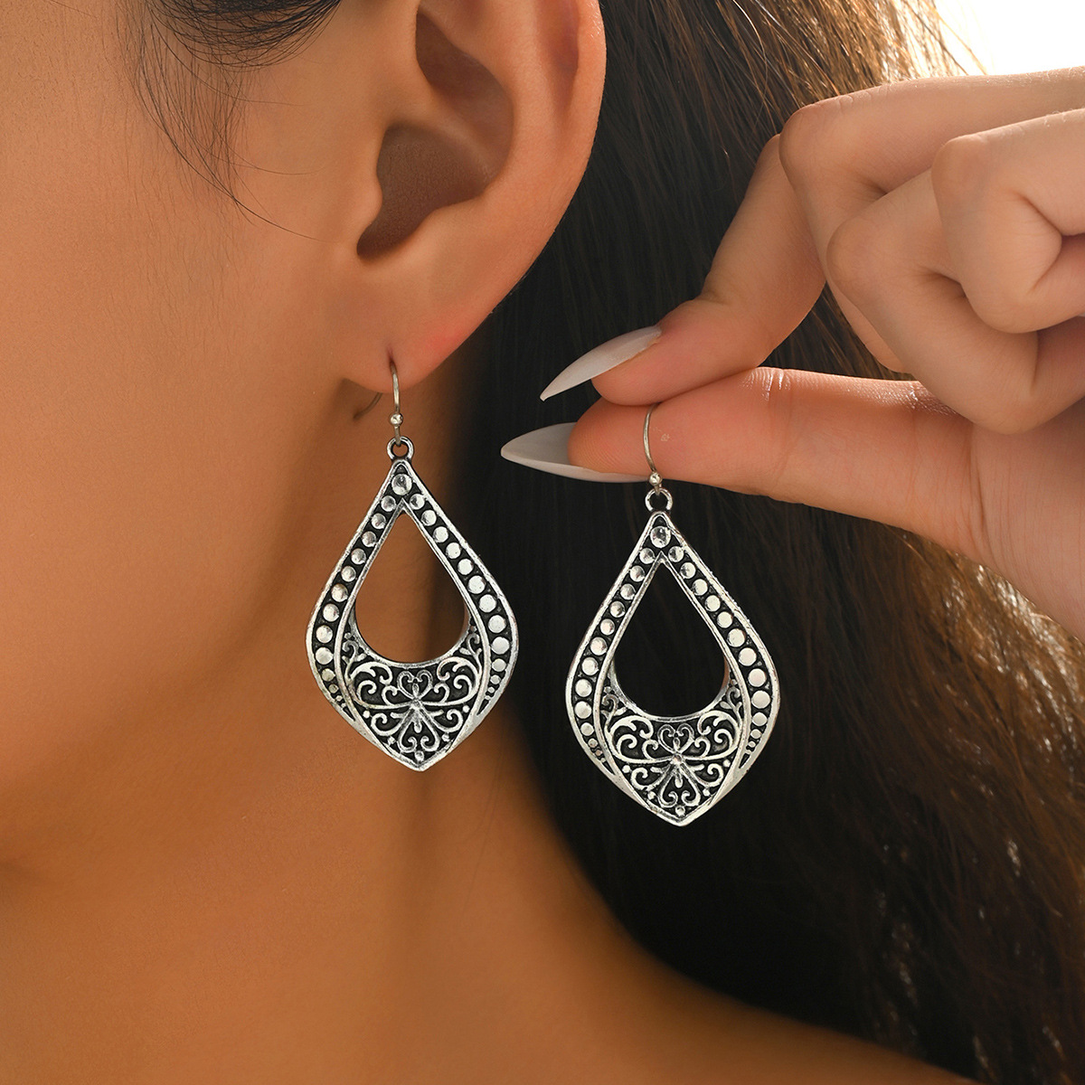 Cross-border European American Vintage Women Earrings, Geometric Hollow Out Design Antique Silver Stud Earrings, Versatile Fashion Ear Jewelry Wholesa