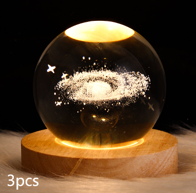 Kleine nachtlamp met kristallen bol, sterrenhemel en planeten – massiefhouten lampvoet, zonnestelsel 6 cm, 2 stuks