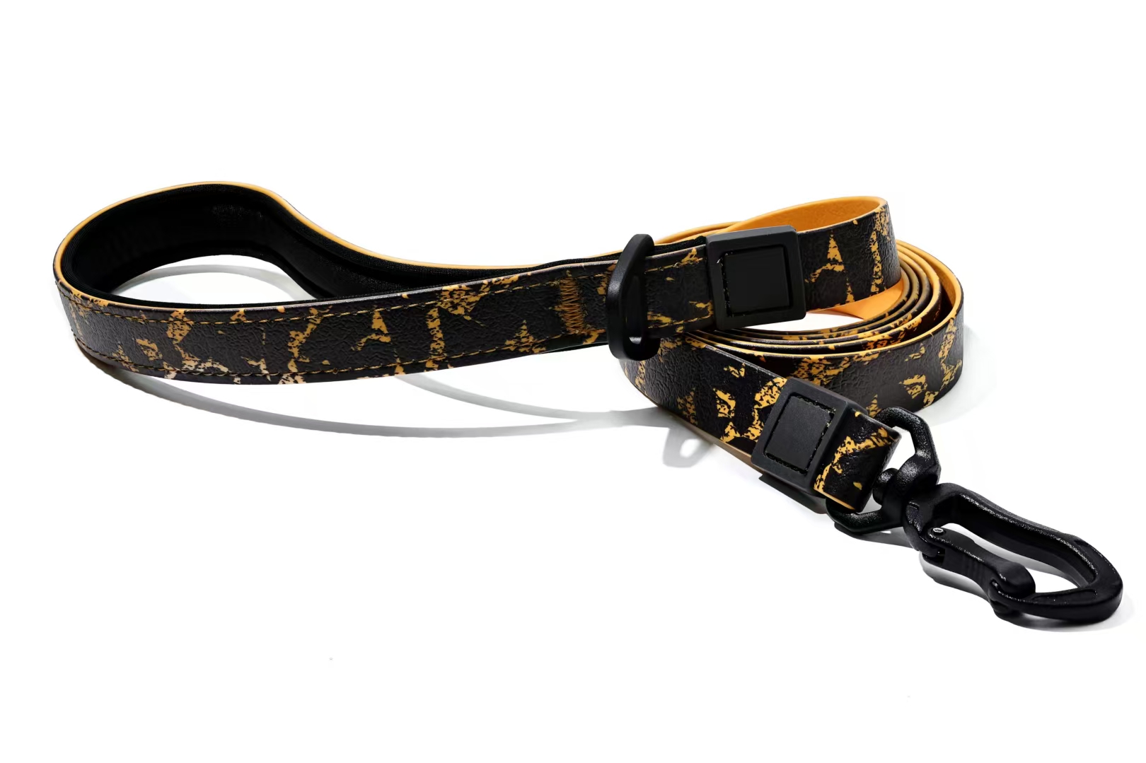 UV Printing Camouflage Embossed Pet Leash Set Is A Perfect Combination Of Style And Functionality Specially Designed For Pets' Outdoor Activities. Every Detail From Craftsmanship To Material 