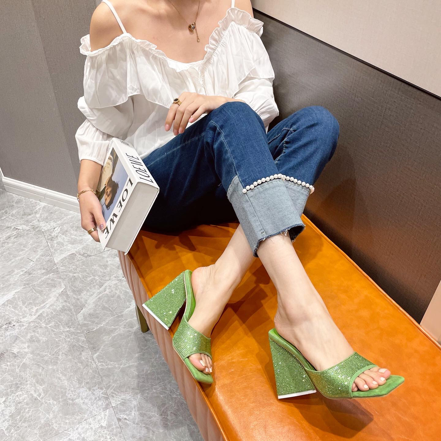 Factory Direct Supply Triangle Heel High Hot Drill Shoes