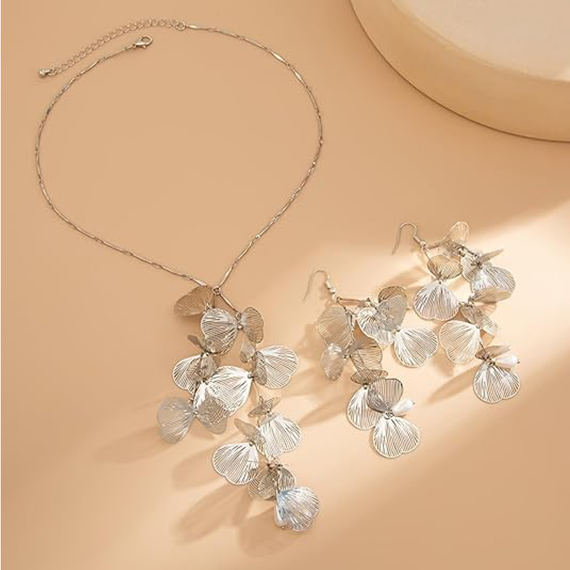 Ginkgo Leaf Tassel Choker Necklace – Elegant Y-Shape Boho Drop Design Statement Jewelry for Women's Party & Vacation Outfits