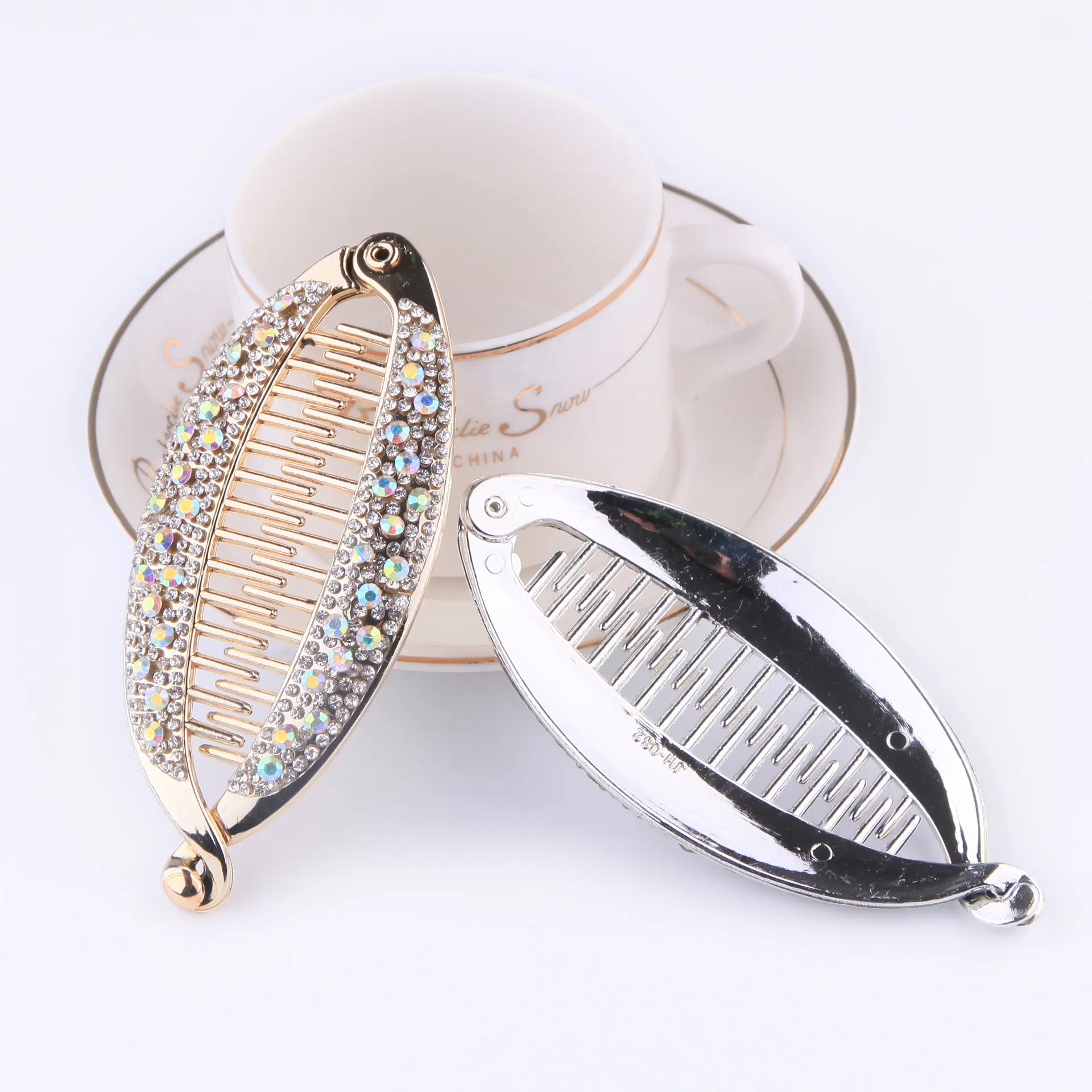 Popular Diamond Rhinestone Electroplating Fish Banana Fish-shaped