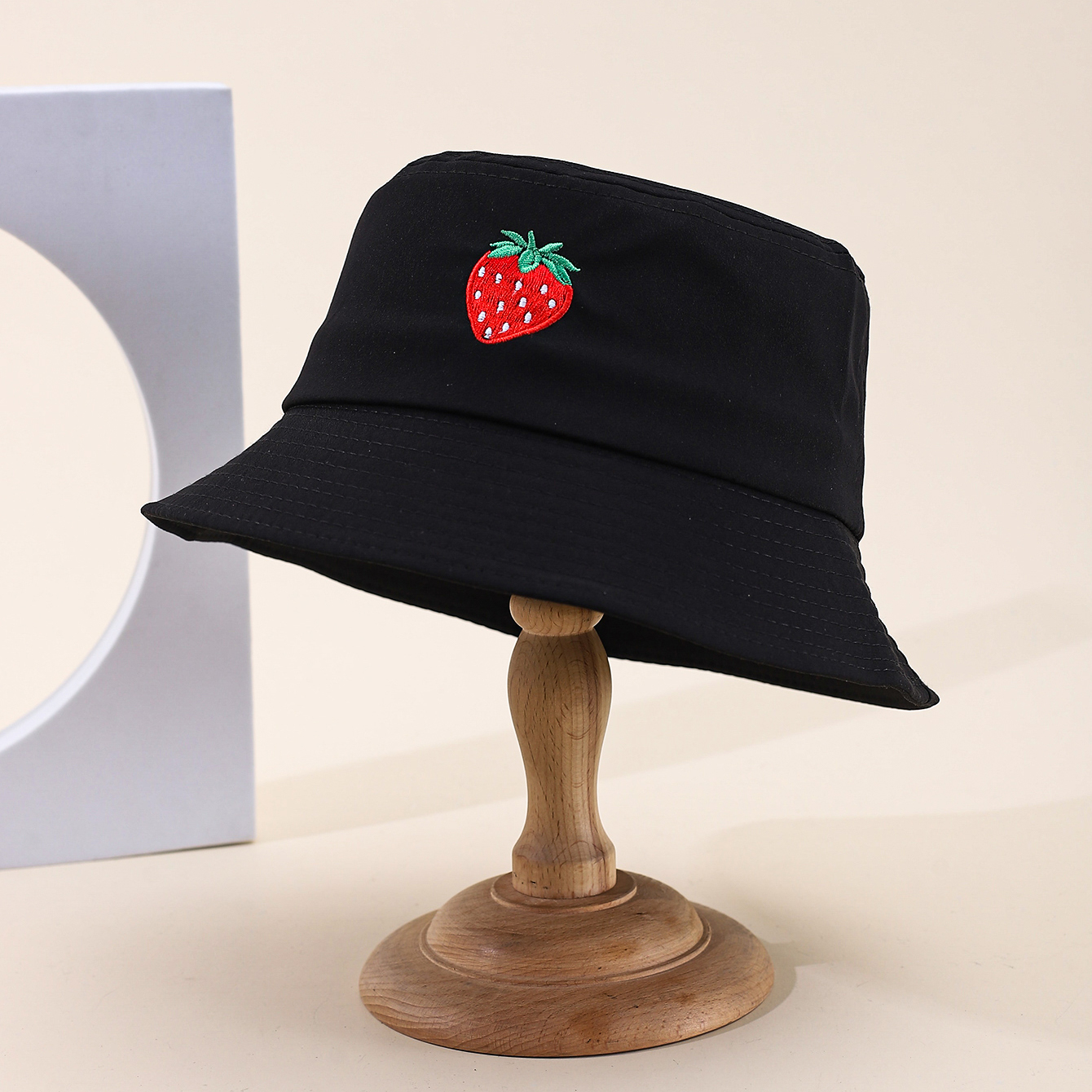 Solid-color Embroidered Strawberry Adjustable Minimalist And Versatile Wide-brimmed Fisherman Hat Suitable For Daily Shopping, Outings And Traveling