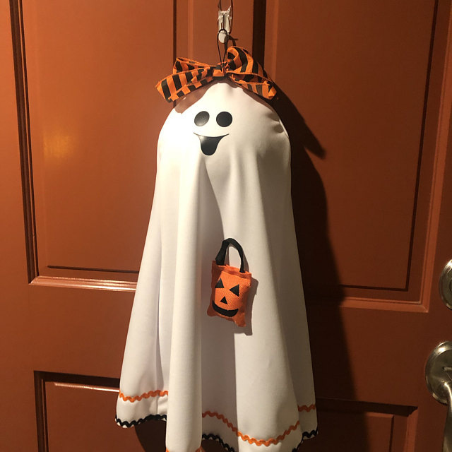 Couronne de porte fantôme blanche Halloween 3