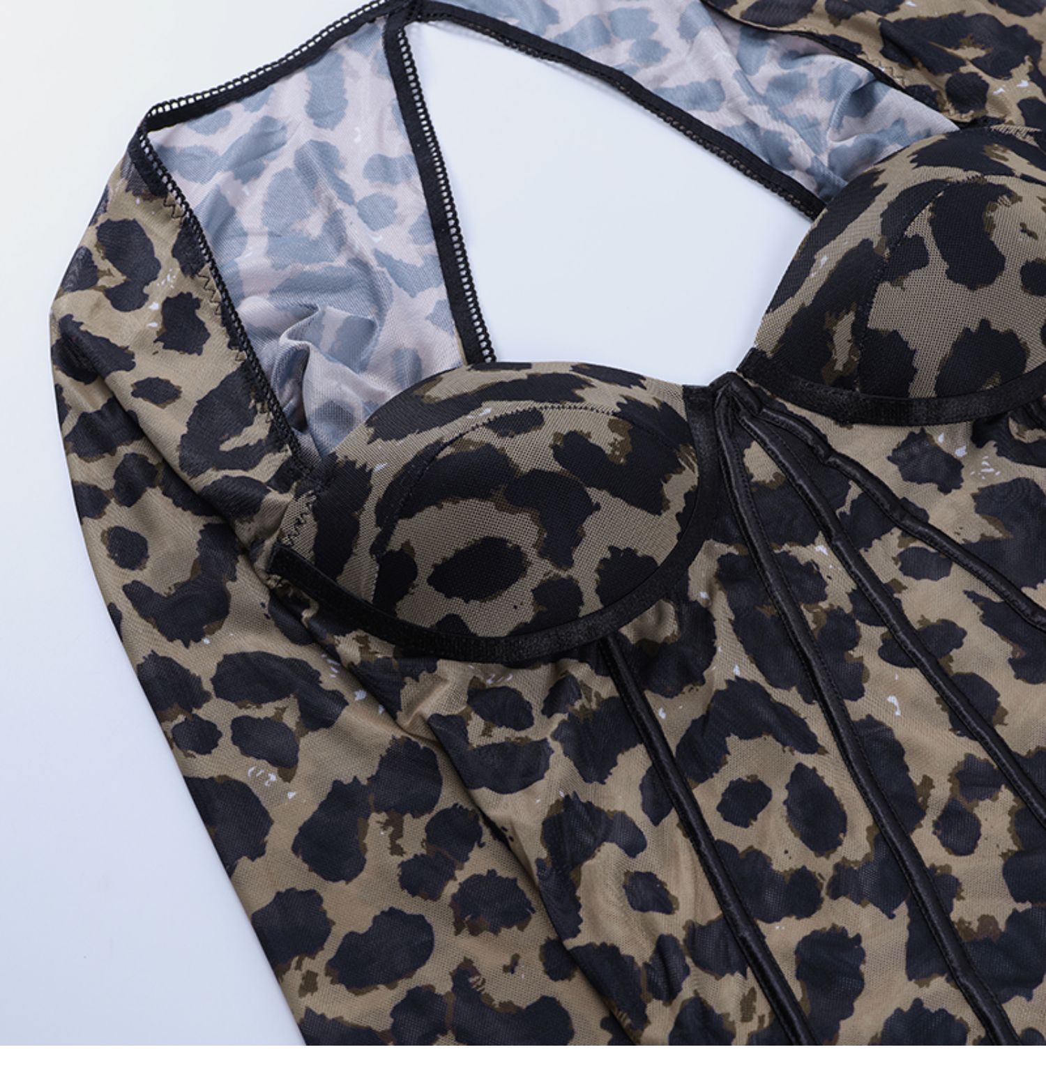 Title 15, Vintage Leopard Print One-piece Bottoming Shirt