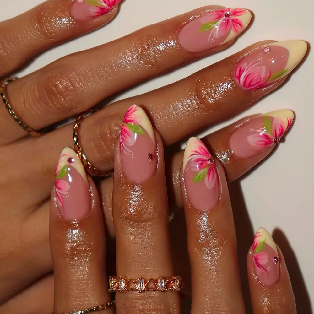 Of Short Almond-shaped Press-on Nail Flower-edge Acrylic