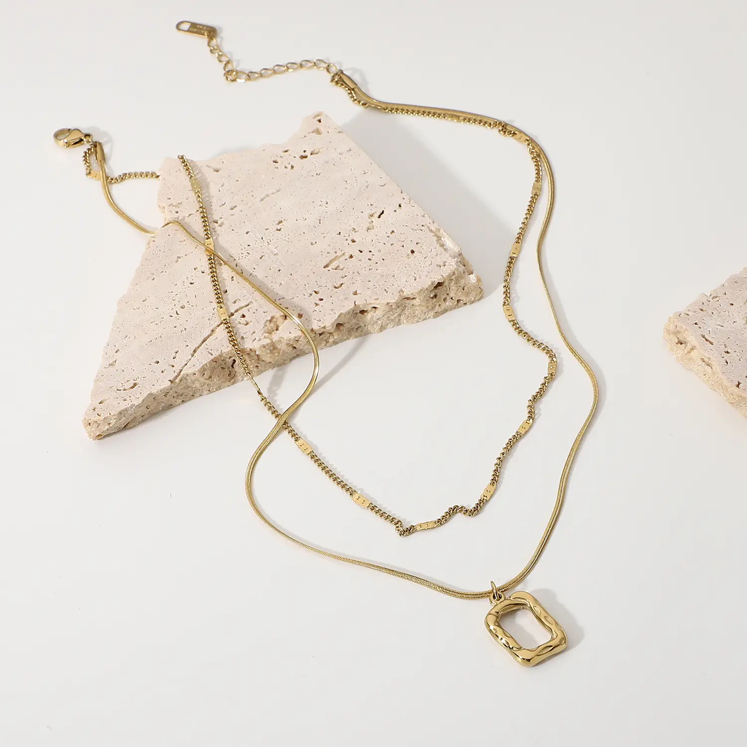 Women's Temperament Fashion Gold Double Hammered Hollow Square Pendant Necklace