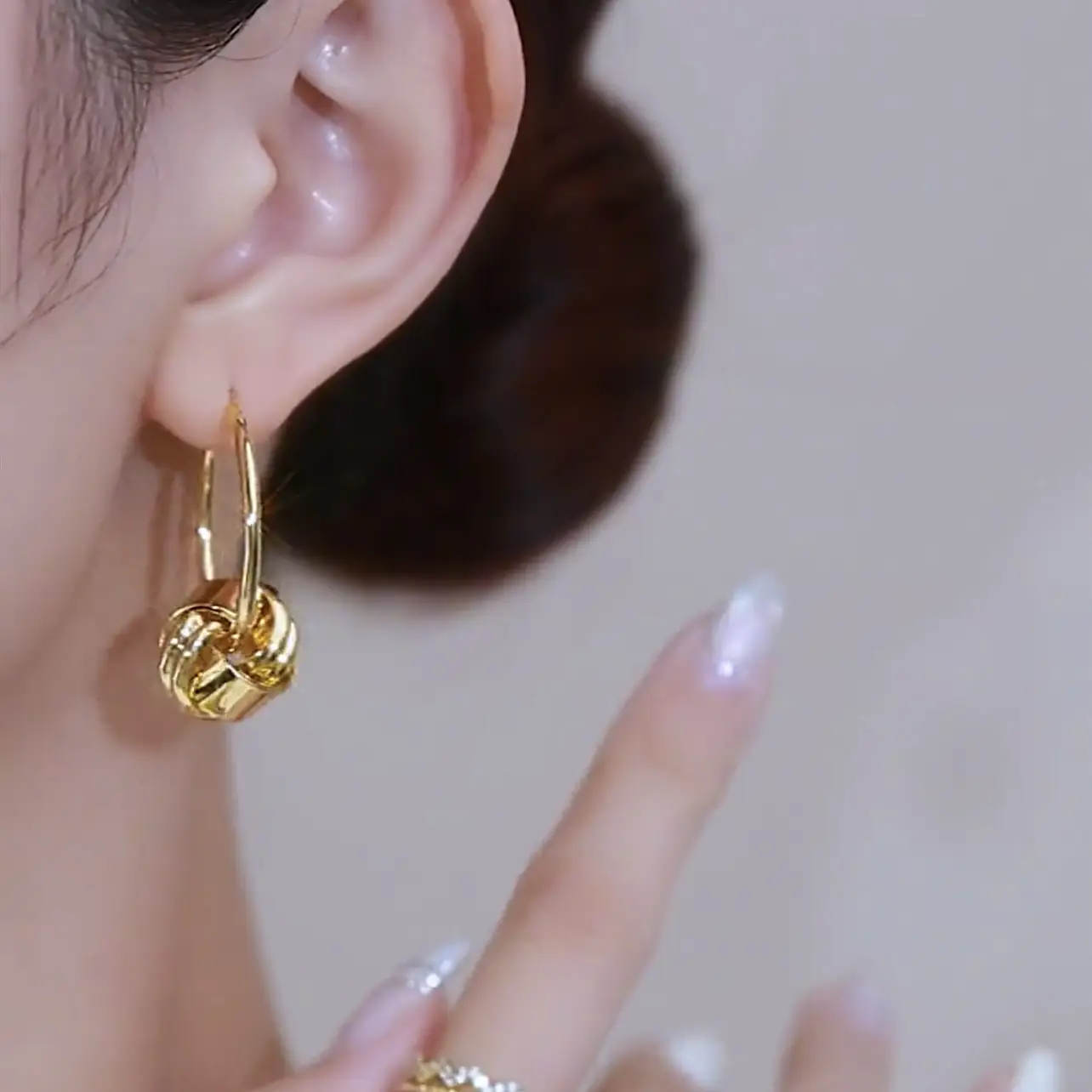 Design Sense Winding Transfer Bead Earrings With Simple Temperament