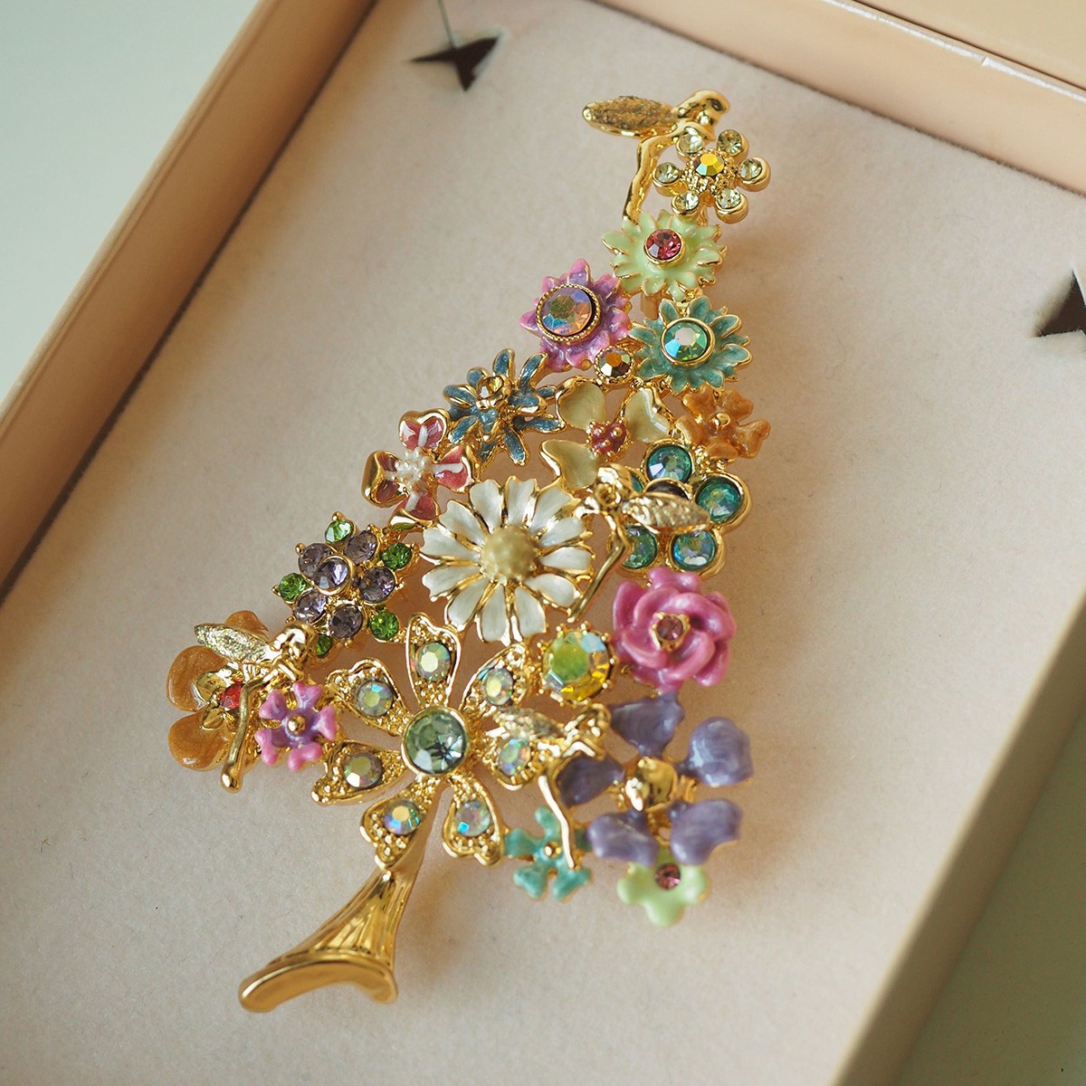 Title 5, Retro Dream Crystal FARCENT Brooch