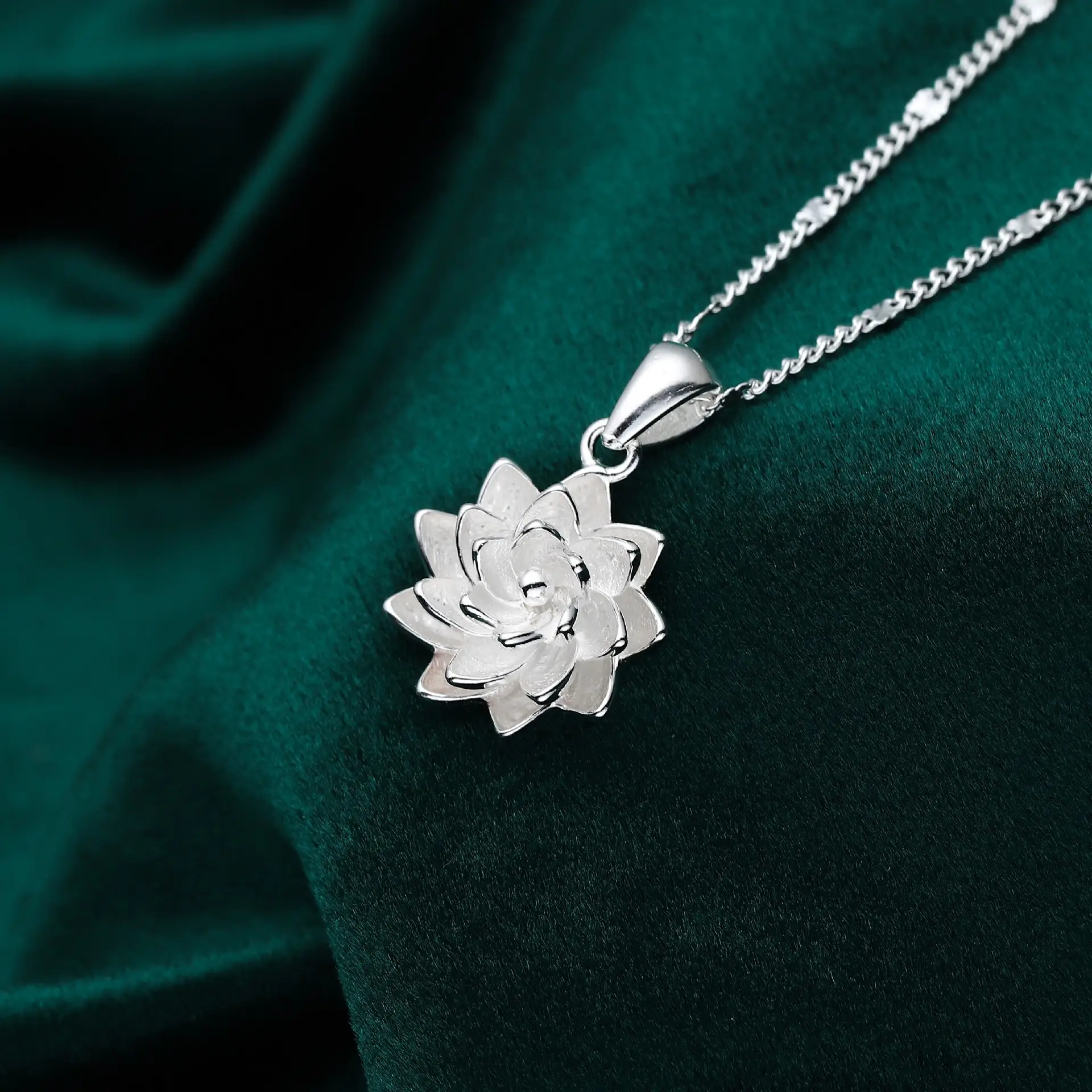 Pure Silver 990 Rotating Lotus Pendant Clavicle Necklace