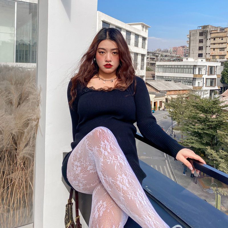 Large Size White Retro Lace Fishnet Stockings