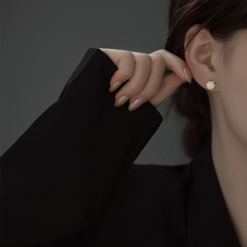 S925 Silver Spinning Snowflake Stud Earrings For Women