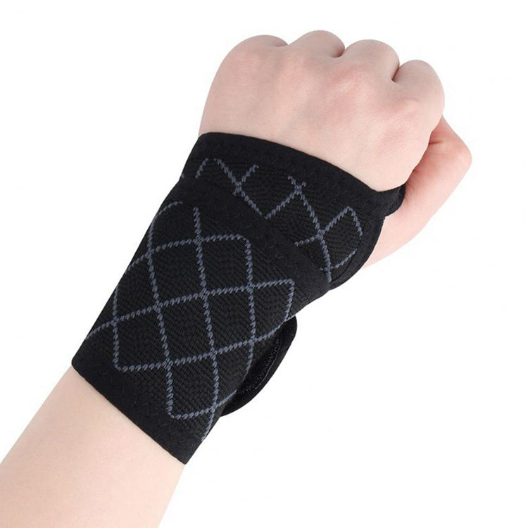 Wrist brace carpal tunnel for men and women fit, lightweight adjustable wrist support brace for tendinitis, sprains arthritis, pain relief, compression wrist wrap for sports, workout and daily use.