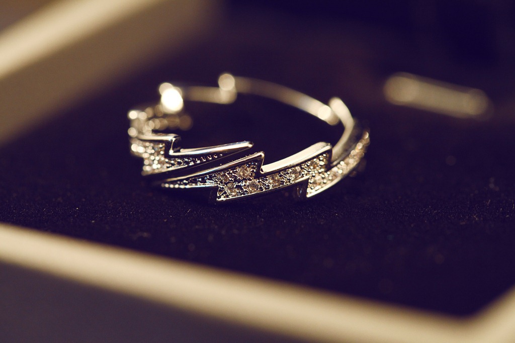 Lightning ring