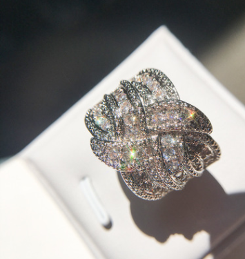 Cross-border exclusive explosions Inlaid super-flash zircon ring noble and elegant temperament color European and American ring
