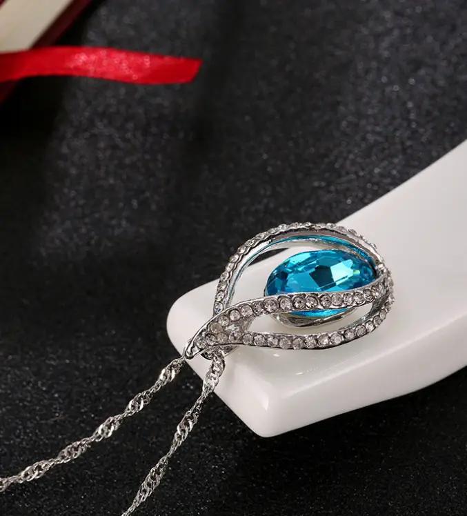 Pendentif Cristal Zircon Bleu Naturel