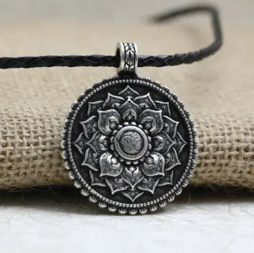 Pendentif Om en Argent Antique