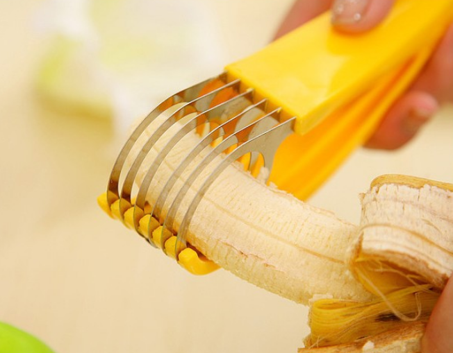 Banana slicer in use