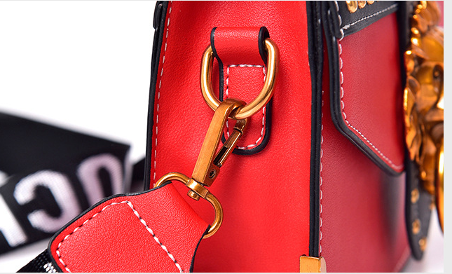 Women Fashion Pack Shoulder Bag with Metal Lion Head Crossbody Package