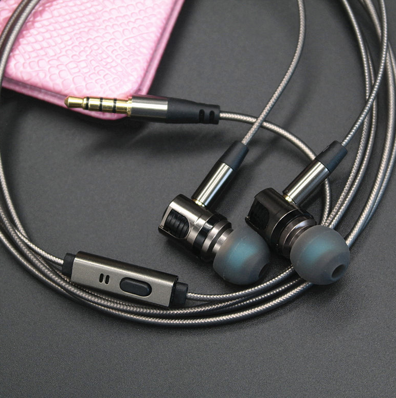 In-ear headphones metal pluggable wire control headset American standard with wheat detachable headphones - Image 5