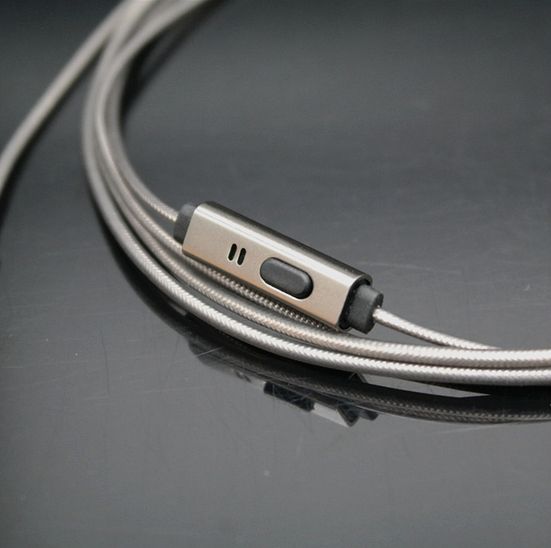 In-ear headphones metal pluggable wire control headset American standard with wheat detachable headphones - Image 3