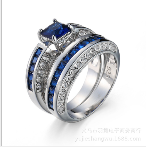 خاتم أزياء للنساء بأحجار الزركون وبتصميم مبتكر بألوان الياقوت والألماس