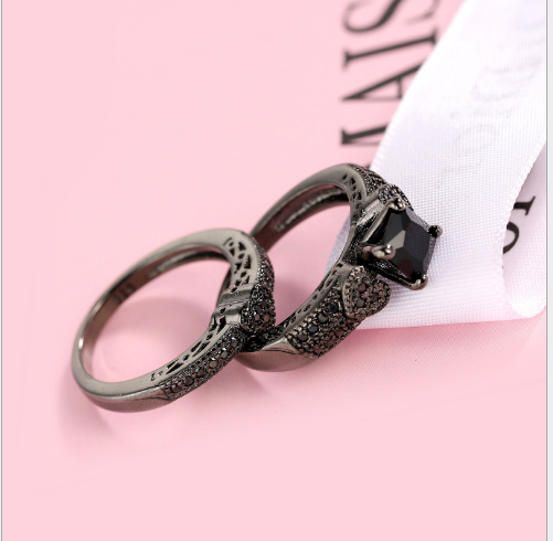 Stylish black gold zircon set ring