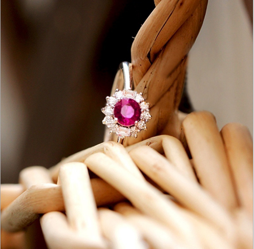 Vintage red zircon ladies ring