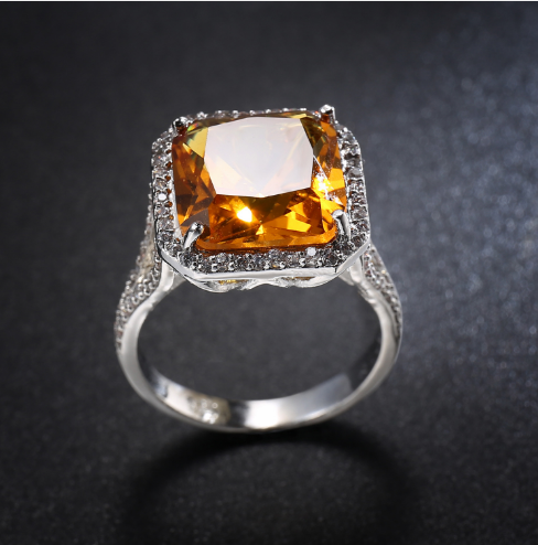 Stylish and beautiful ladies ring Platinum-plated square champagne zircon