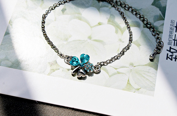 Sweet four-leaf clover necklace