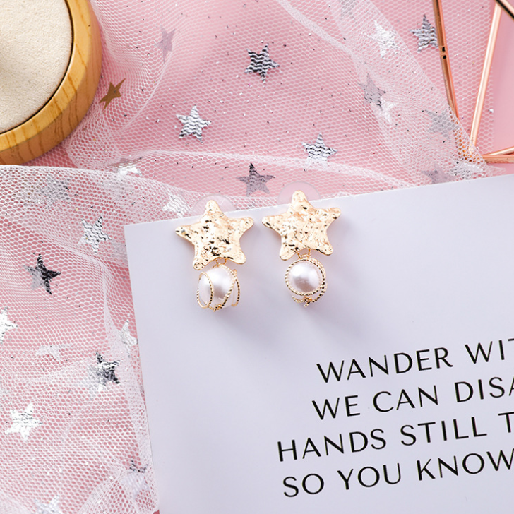 Korean version of the new fashion geometry love stars pearl curved earrings temperament net red earrings