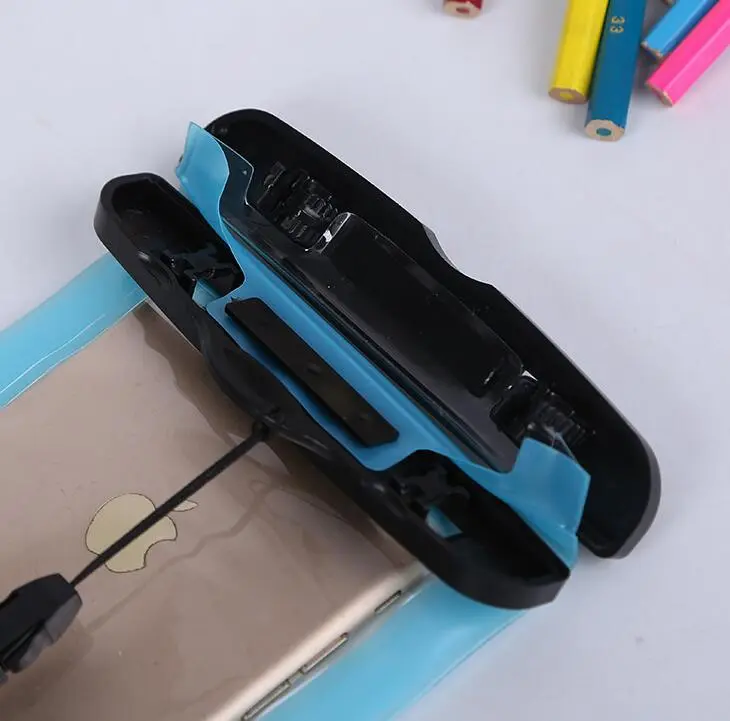 Waterproof Smartphone Pouch – image 4
