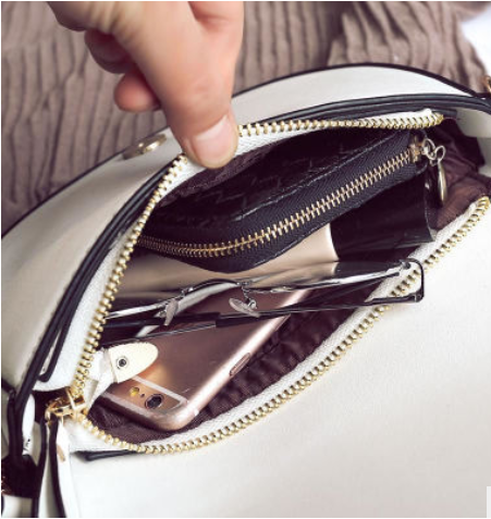 2007 New Ring Handbag Fashion 100 Rivet Saddle Bag Tang Yan Same Shoulder Skew Bag Tide