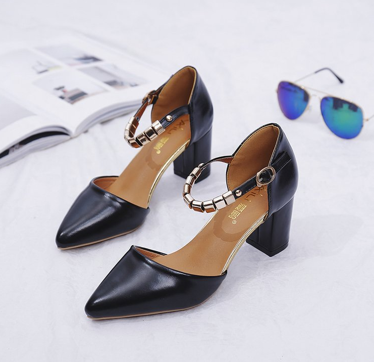 One-button buckle with solid color high heels