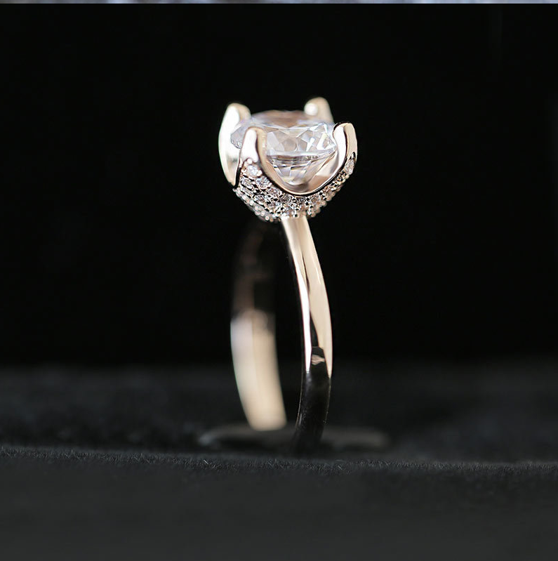 Classic four-claw simulation zircon ring