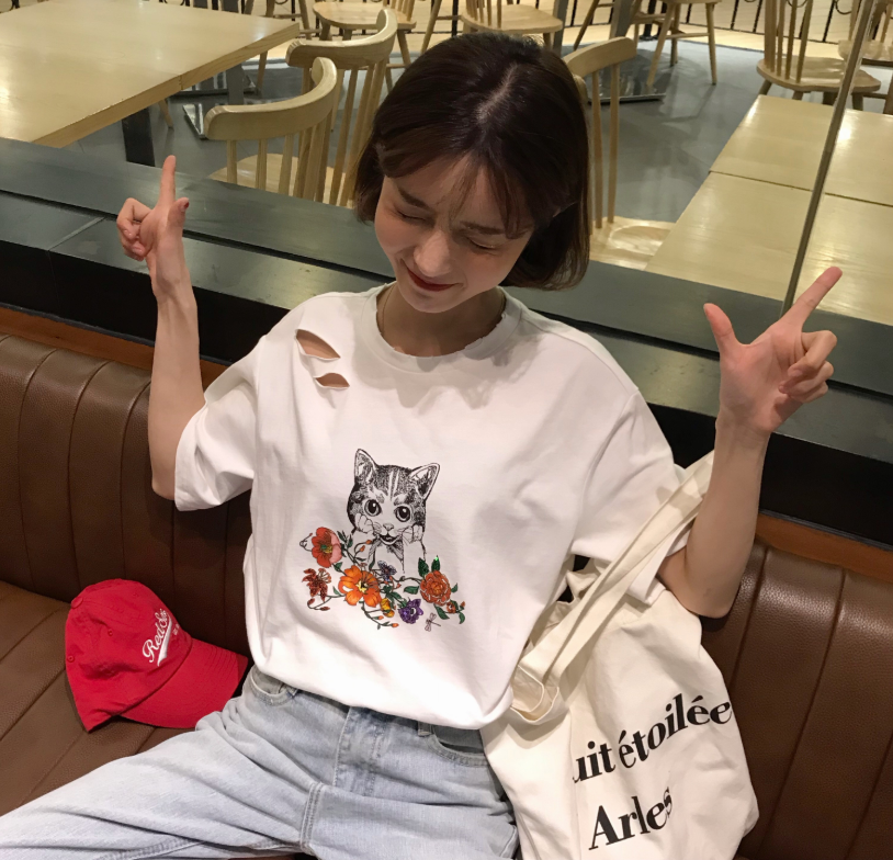 Fairy pocket new women's spring cat print loose cotton short-sleeved white hole t-shirt tide