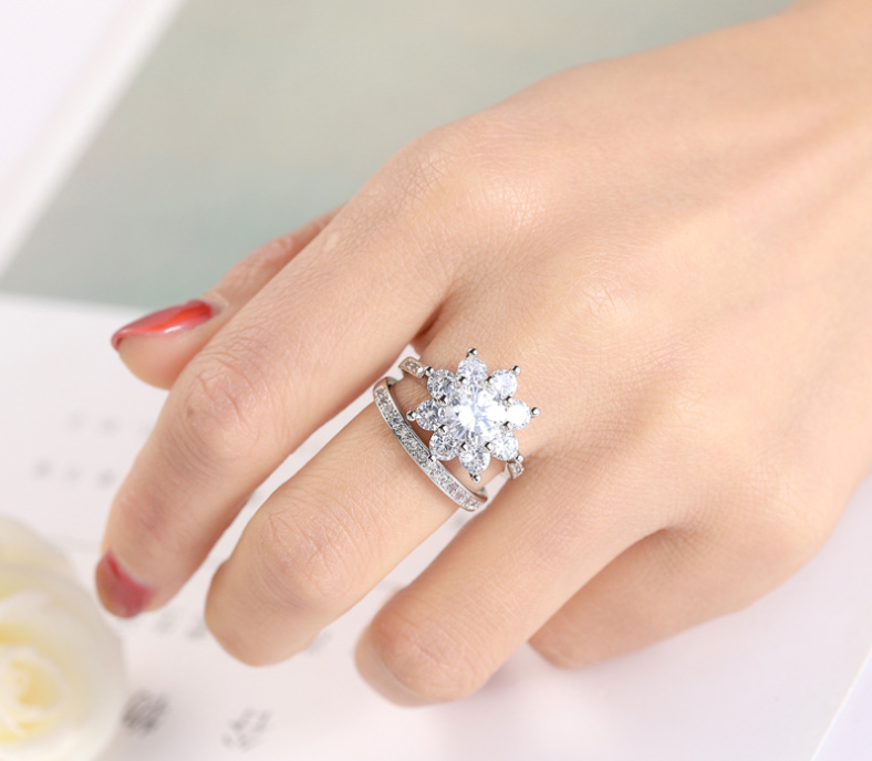 Creative zircon combination ring