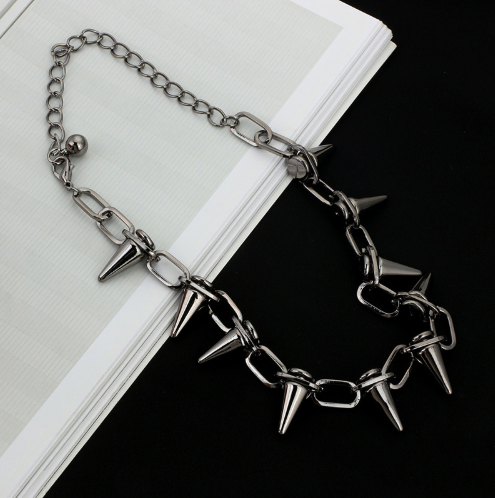 Exaggerated punk rivet clavicle chain