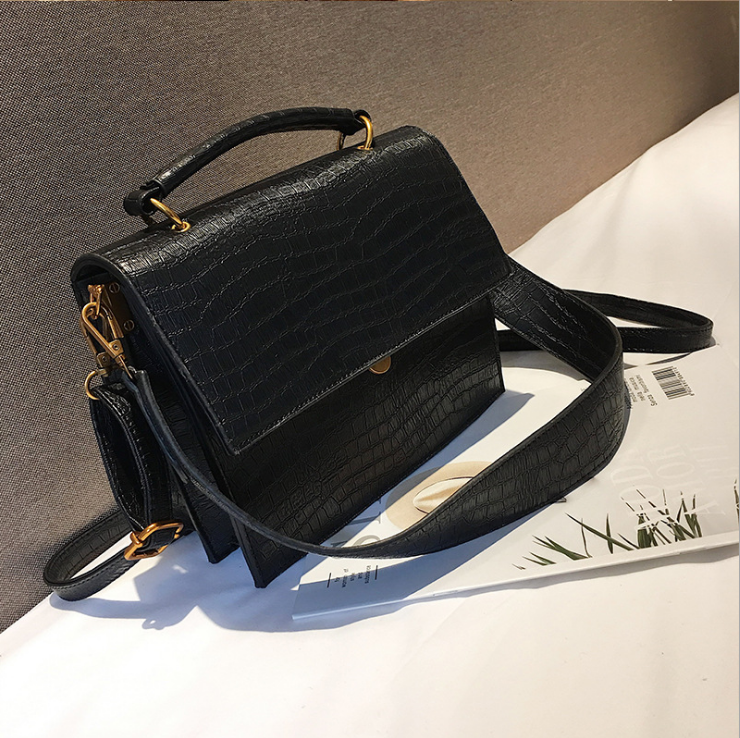 Retro portable wild wide shoulder slung small square bag