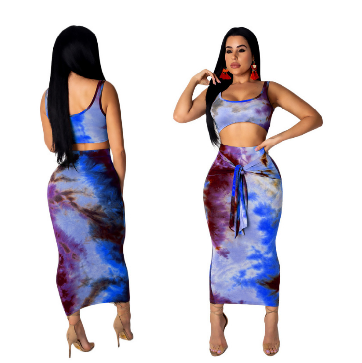 Two-piece suit with long skirt in printed vest