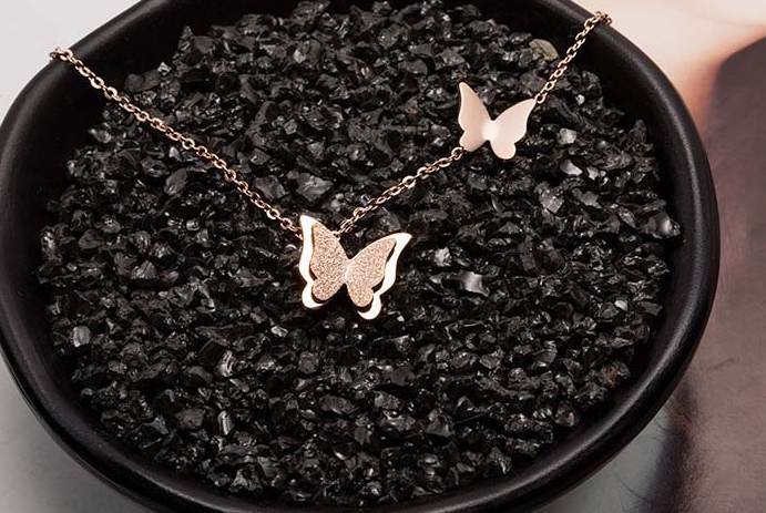 The new chain of Korean jewelry, sweet frosted double small butterfly pendants, elegant rose gold women Necklace