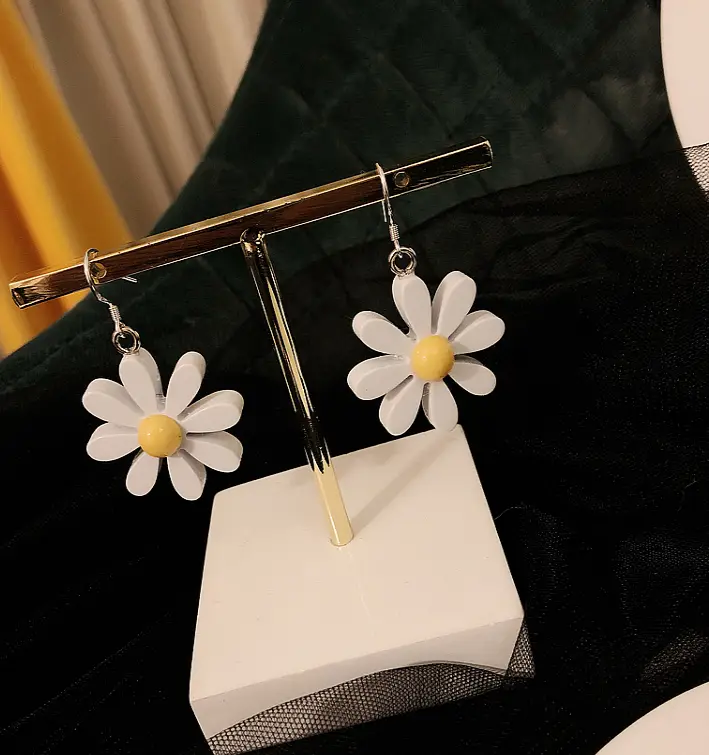 Fashion personality pastoral ladies earrings resin earrings wild age whitening earrings