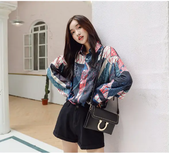 Loose printed shirt