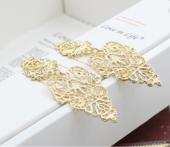 Bohemian openwork leaf earrings