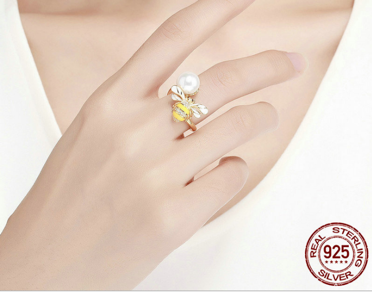 Bee-studded lady ring