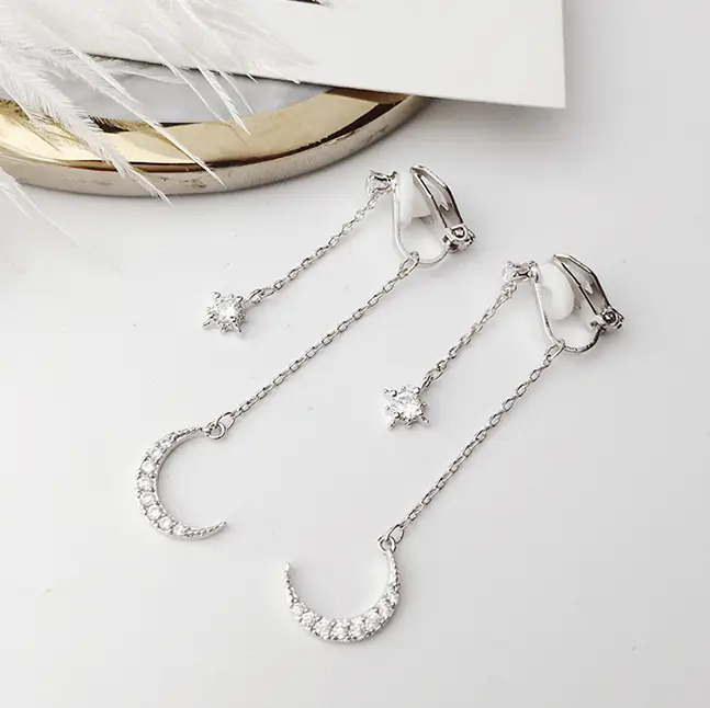 Moon tassel ear clip