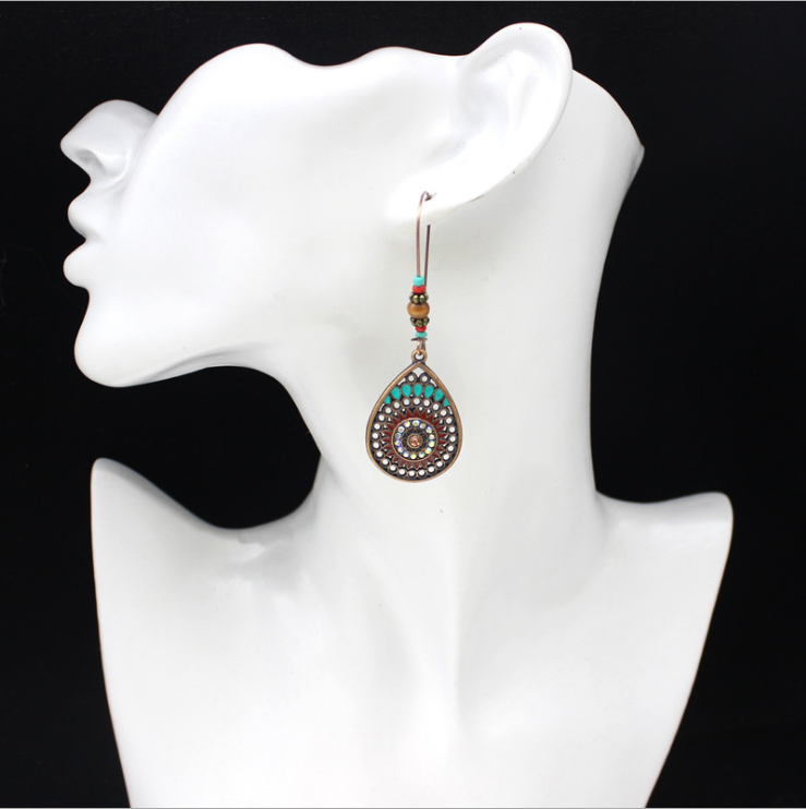 أقراط بتصميم زهور منحوتة وأقراص مجوفة