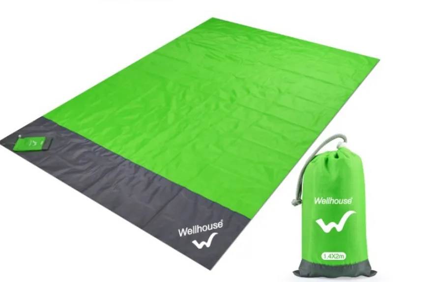 Portable Waterproof Picnic Mat Beach Mat Pocket Blanket – image 9