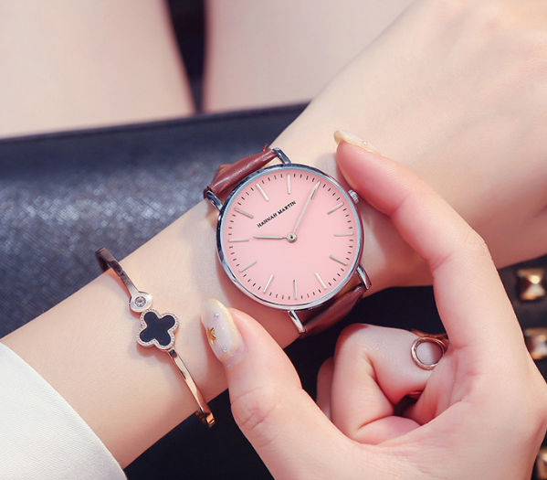 ساعة نسائية بحركة يابانية