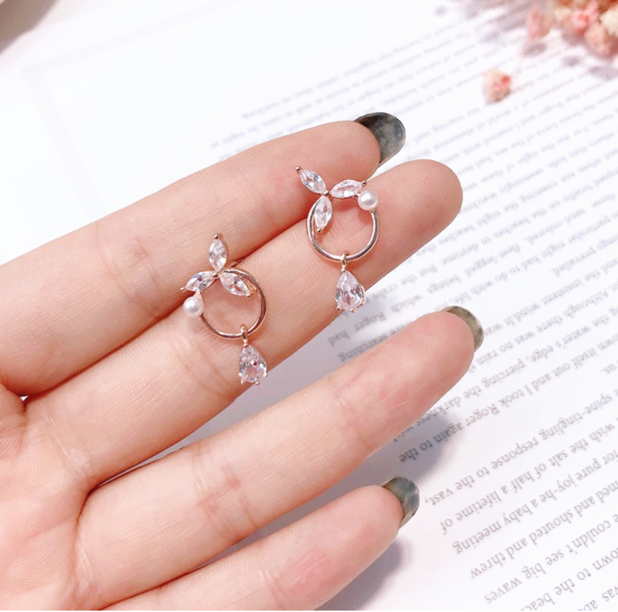 Korea Dongdaemun Jewelry 925 Silver Needle Beauty Girl Asymmetric Flower Droplet Drop Earrings